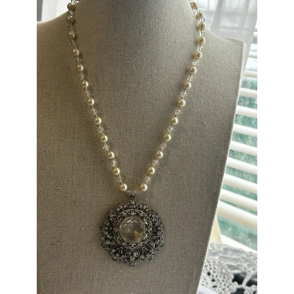 Vintage Style Filigree Rhinestone Pendant Necklace Faux Pearl Crystal Beaded 16”
